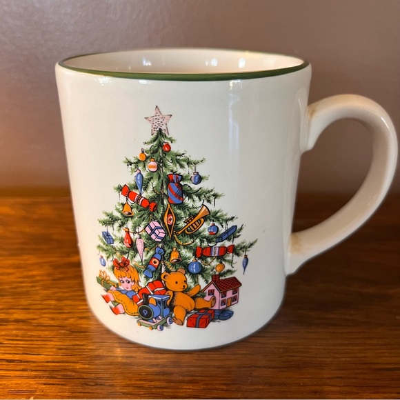 Royal Tudor Christmas Tree Coffee Mug Made in England. - Picture 2 of 6